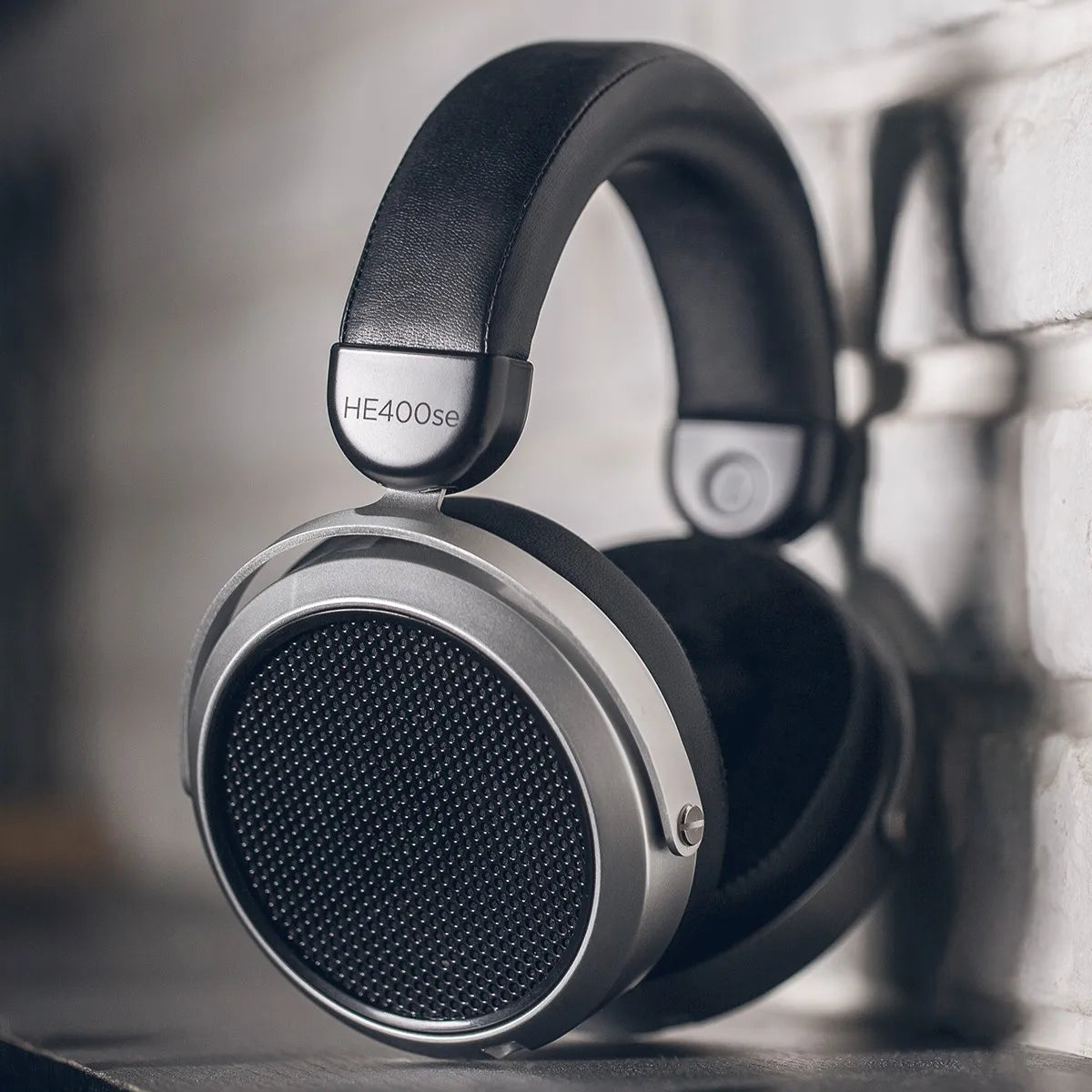 Planar Magnetic Headphones with Stealth Magnets